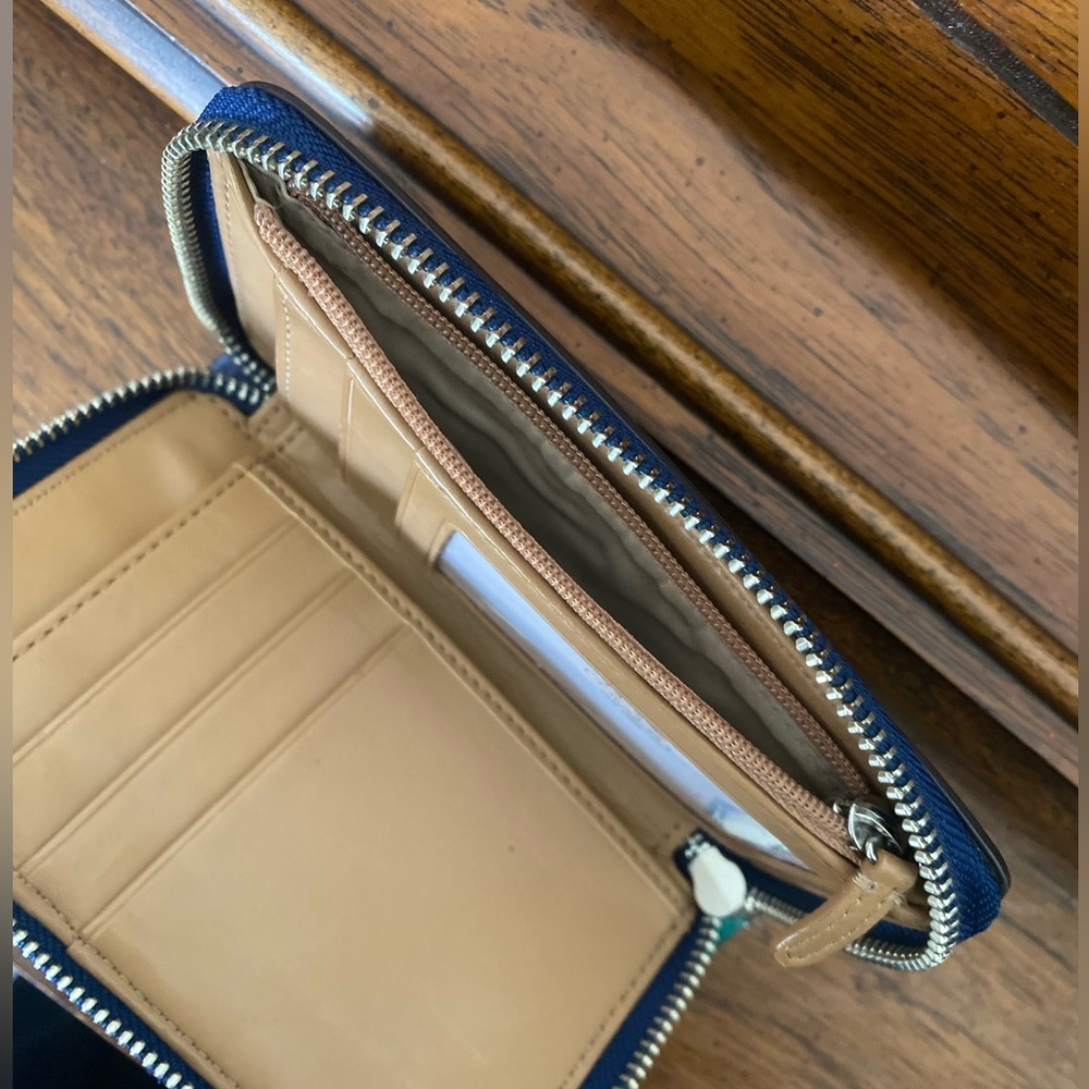 COACH Parker Color Block Leather
Universal Zip wristlet Wallet - Picture 8 of 10